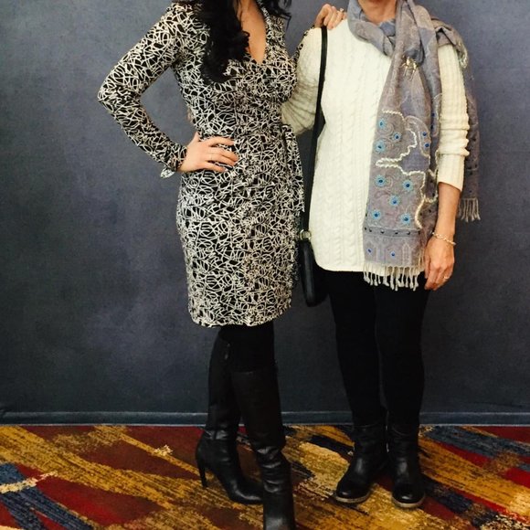 VINTAGE Diane von Furstenberg Signature Diane Print Wrap Dress - Picture 10 of 10